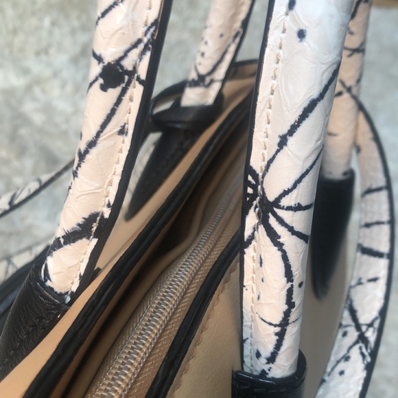 NEIMAN MARCUS | Tri-Tone Tote - Picture 8 of 13